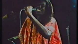 Mutabaruka - Everytime i hear the sound - live 1980 chords