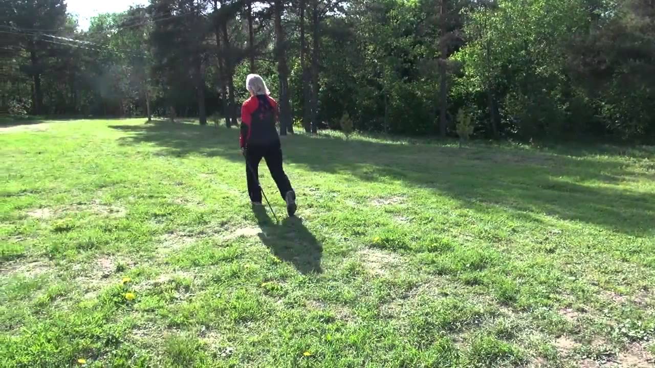 Как ходить без опоры. Перелом шейки бедра реабилитация после операции упражнения. Как ходить без опоры. Ходьба на костылях. Техника ходьбы на костылях.