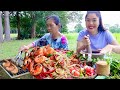 กุ้งตัวอวบย่าง ส้มตำลาวเผ็ดๆ ท่ามกลางบรรยากาศเย็นๆอยู่นาฝนริน กับอิแม่สองคนพูดคุยกันตามประสาแม่ลูก