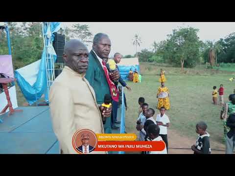 MKUTANO WA INJILI MUHEZA TANGA ASKOFU MKUU WA EAGT DTK BROWN MWAKIPESILE ANAUJUMBE MAALUM