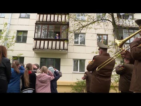 Для ветеранов Великой Отечественной войны в Минске провели персональные парады