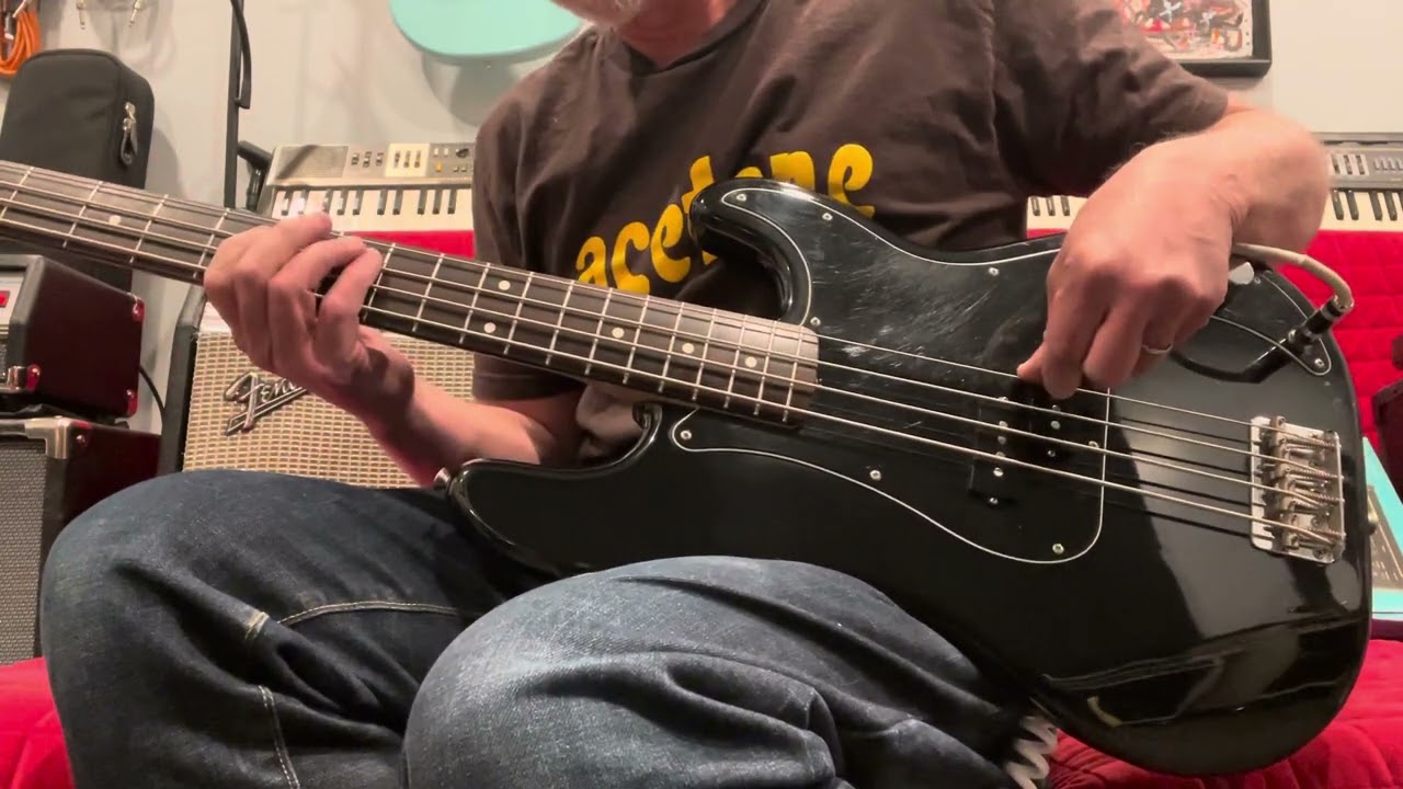 1983 Squier Precision Bass Black w Rosewood Fretboard SQ Series MIJ Fujigen Early Fender Japan