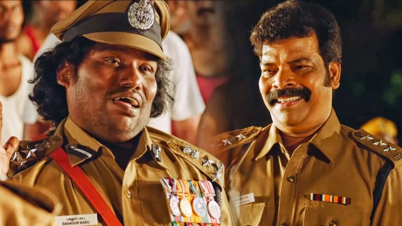 योगी बाबू और पोलिसवाले एक दुसरे को बेवकूफ़ बोल रहे है