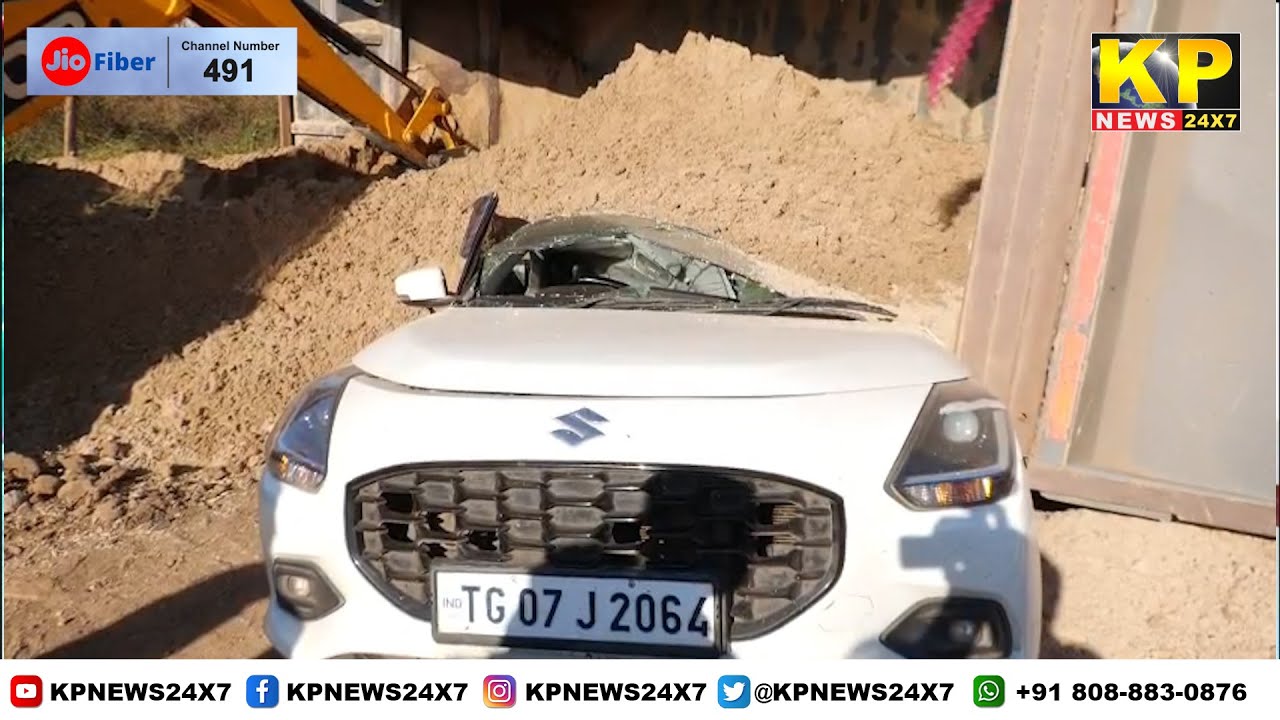 Bidar News l A tipper lorry carrying illegal sand overturned in Bhalki,damaging a car..