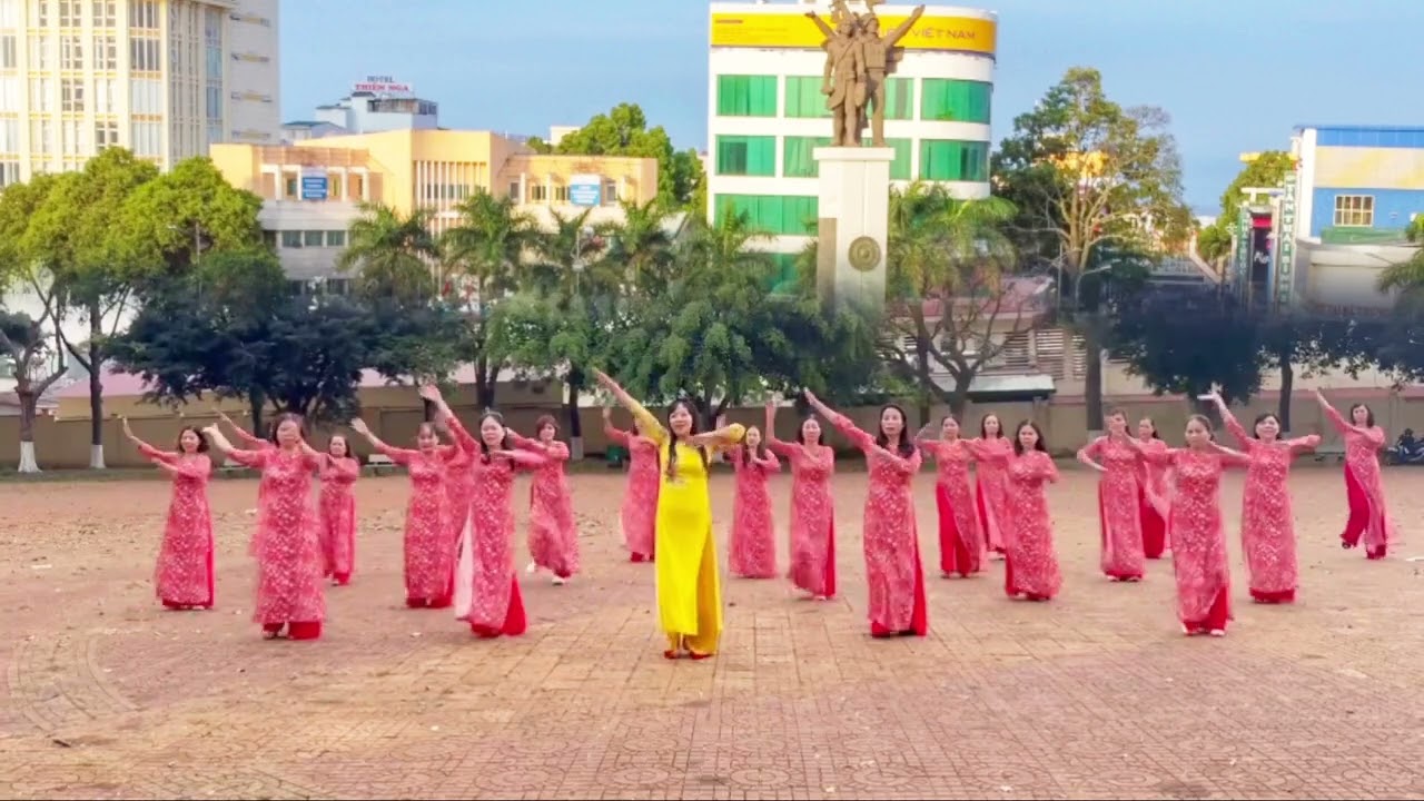 Nhảy Bài Ca Phụ Nữ Đăk Lăk/ CLB Tây Nguyên Xanh