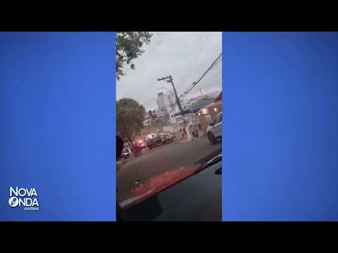 Viatura policial e carro colidem próximo ao Mercado Municipal em Aracruz