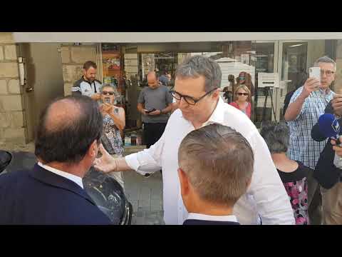 François Hollande arrive
