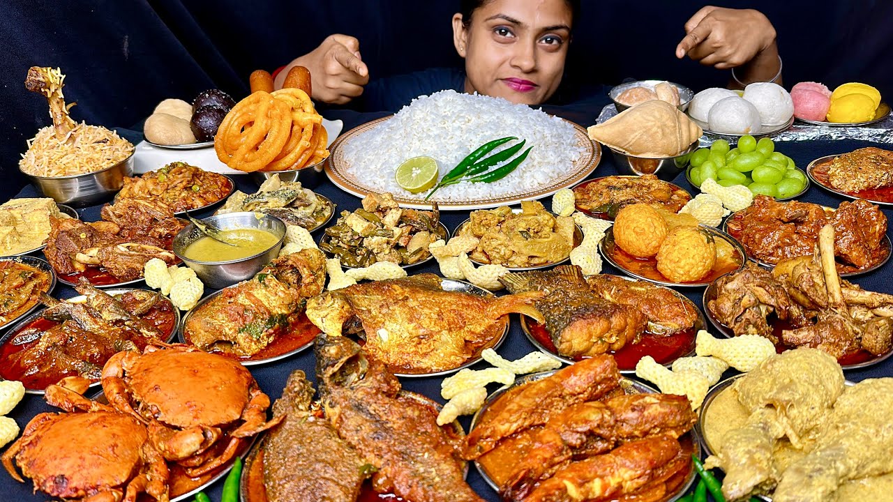 Crab Curry Prawn Curry Pomfret Curry Fish Curry Chicken Curry Egg Curry Mutton Curry Mix Veg Eating