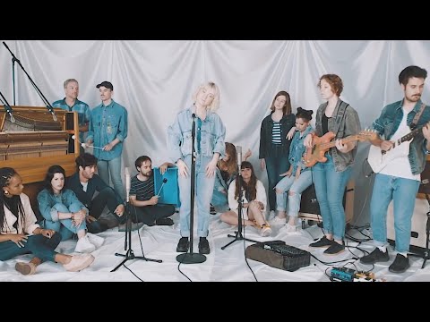 novaa---denim-queen-(acoustic-video)