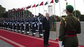 Cumhurbaşkanı Erdoğan, Pakistan'da resmi törenle karşılandı