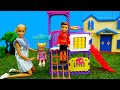 O playground novo para as crianças! Novelas com bonecas Barbie para meninas