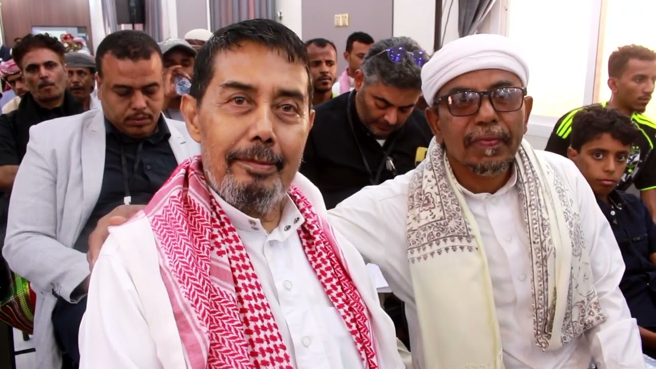 الشيخ عمرو بن حبريش يرد على أسئلة واستفسارات المشاركين في اللقاء السنوي الإعلاميين الحضارم 