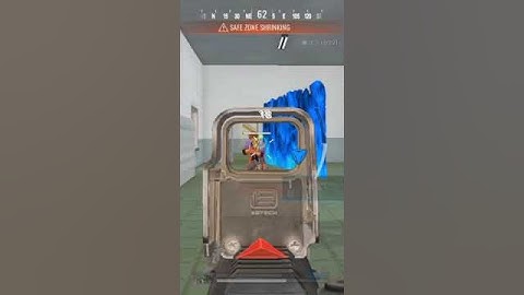 Is he hacking or im lagging?