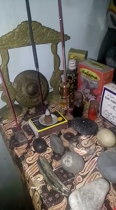 Bang bang wus rahino bikin merinding saat memberi sesajen buat bendan pusaka..
