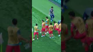 파워에이드 마시는 모습.