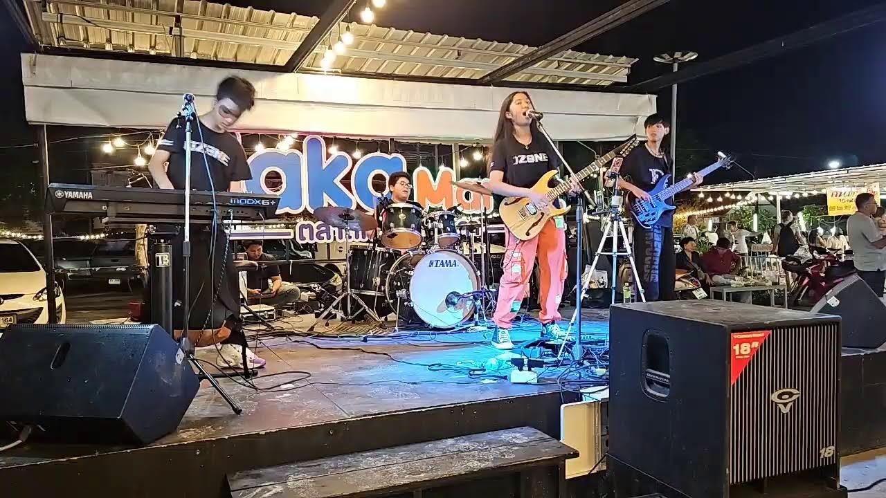 NeneRoyal and Ozoneband At Naka Night Market