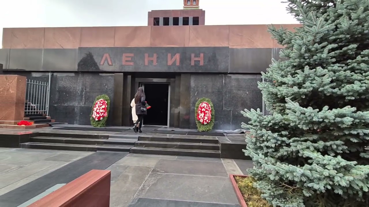 Мавзолей В.И. Ленина и некрополь у Кремлёвской стены. (Москва)