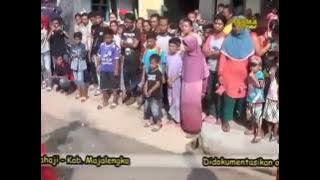 Basah   basah  (Boss baduy Hujani Penongton Singa Barong)