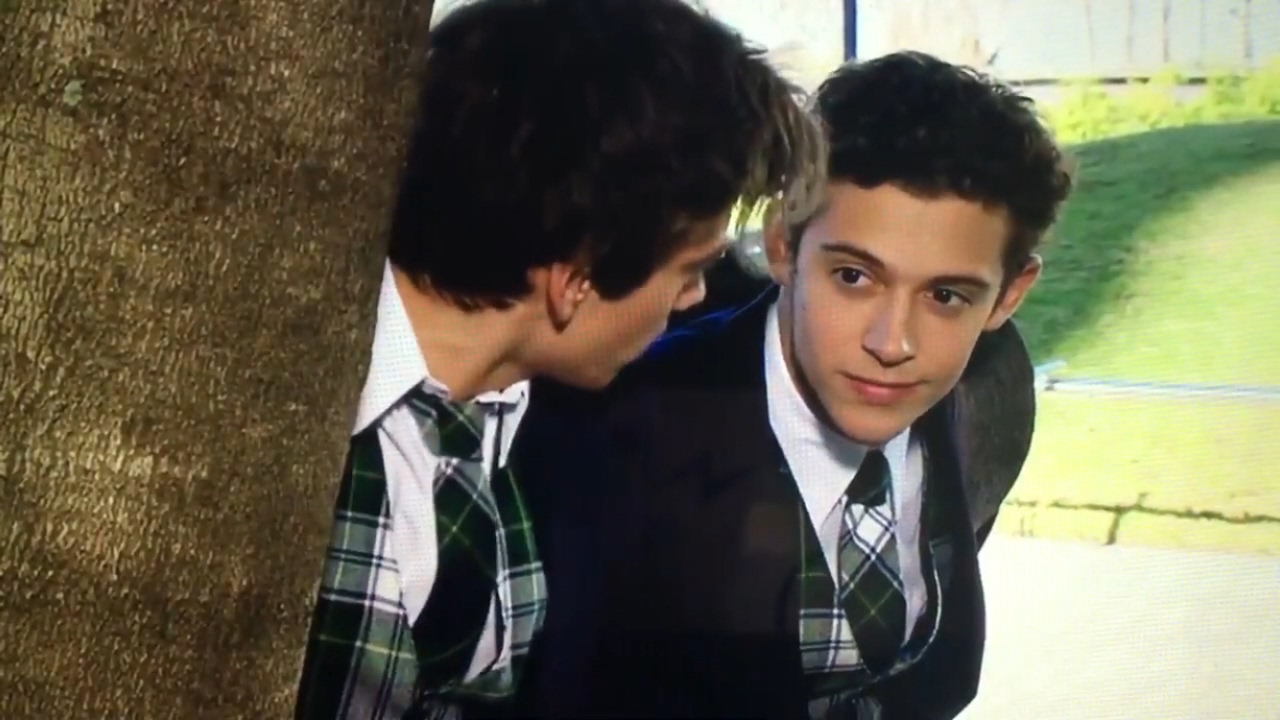 Soy Luna Staffel 2 Folge 9 - Matteo & Gaston schauen Luna & Nina heimlich beim Skaten zu