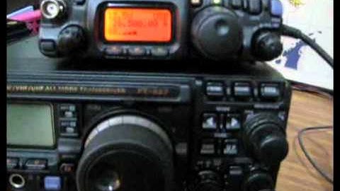 9W6CED and 9W6VYN Ragchewing on 10M with 5 Watts.flv