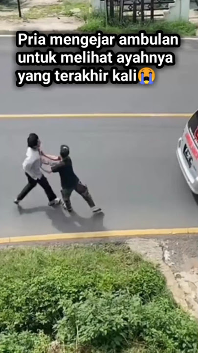 Seorang pria mengejar ambulan untuk melihat ayahnya#short#shorts#shortsvideo