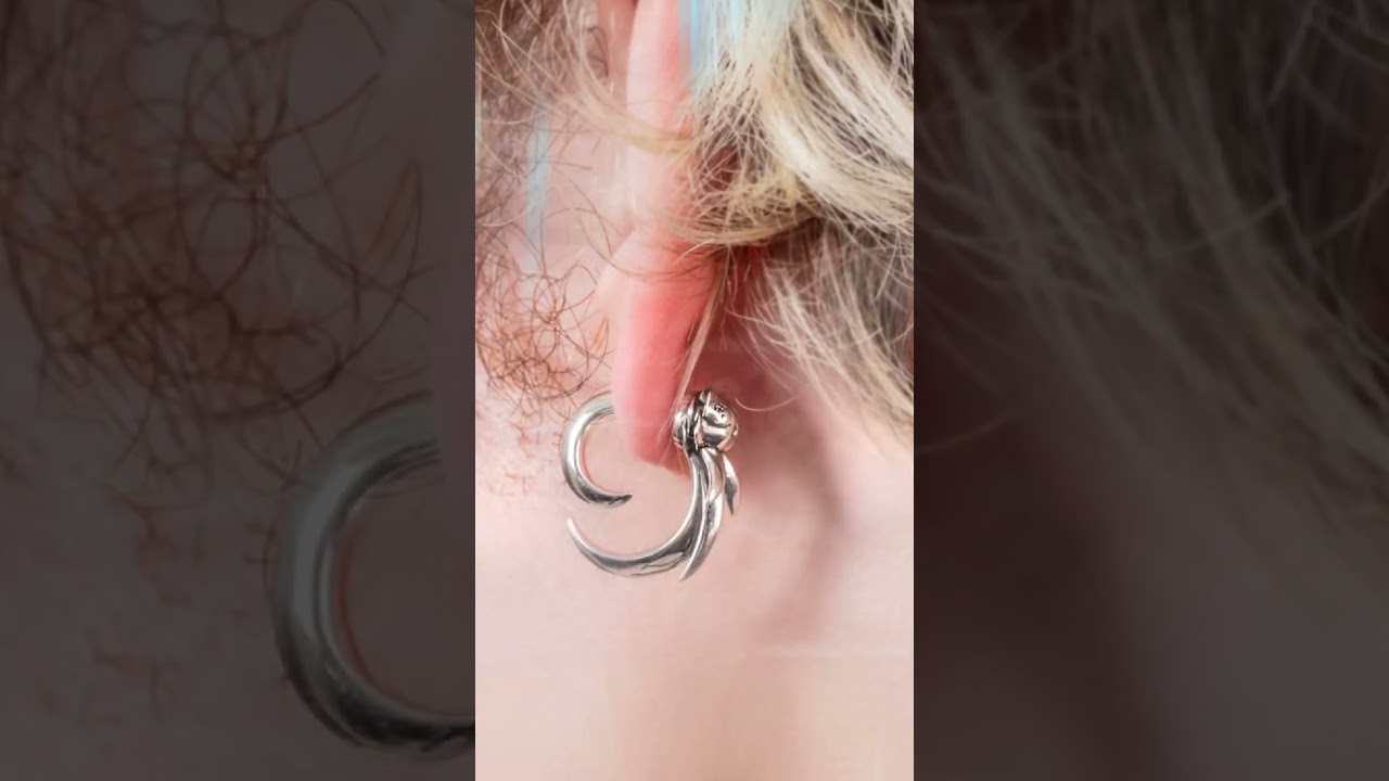 バナナスパイラルピアス ACE0195 Banana spiral earring シルバー 