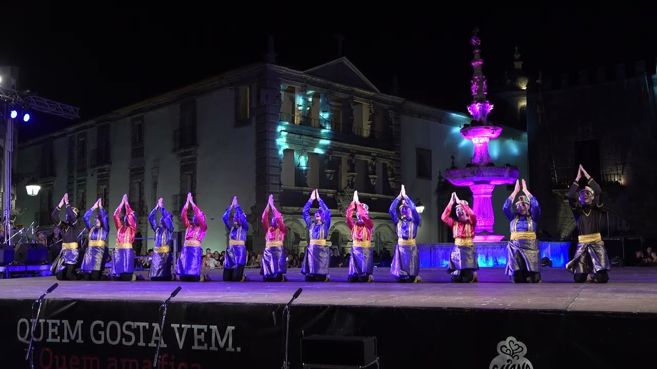 Indonesian folk dance: Saman dance from Aceh