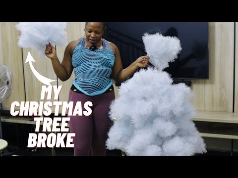 CHRISTMAS TREE DECORATION GONE WRONG| HANGING OF WREATH| MINIMALIST CHRISTMAS TREE.
