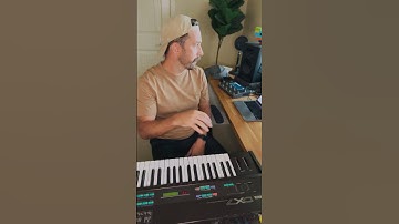 The completely unnecessary two hand technique, because I’m lazy 😳#synthbass #bass #synth