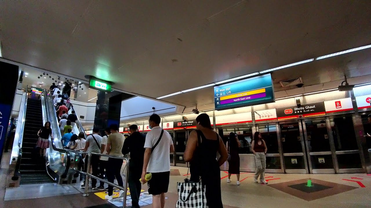 Dhoby Ghaut MRT Station | Paid transfer link walk from NSL Platforms to CCL Platforms | July 2025