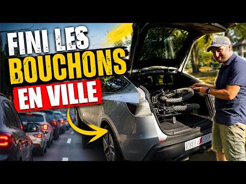 Le secret pour éviter les embouteillages ? Le Tesla Model Y et le vélo électrique pliant !