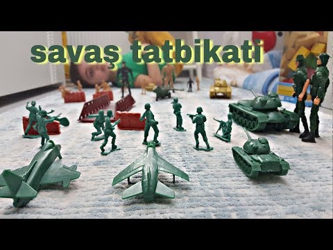 Efenin Oyuncak Askerleri Helikopter ve Tankı ile Jandarma oyuncakları savaşıyor