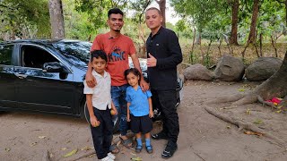 ¡PADRE SOLTERO luchando con 2 HIJOS, no puede contener su FELICIDAD!