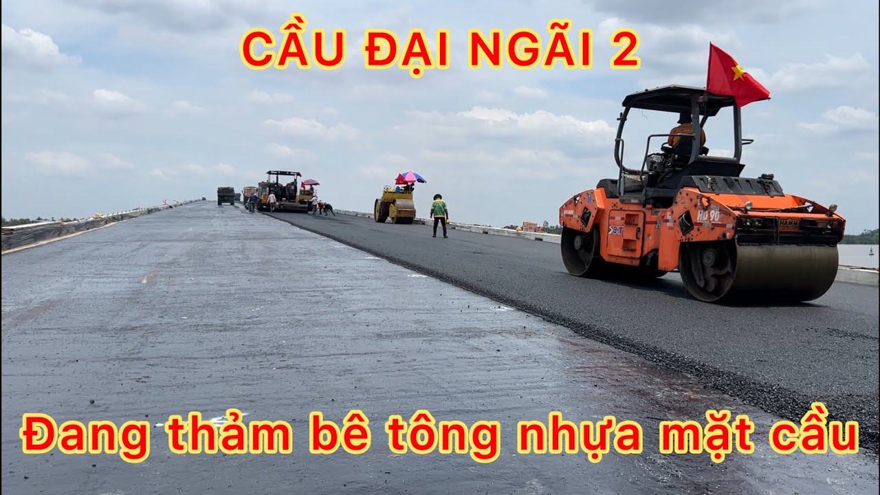 Cầu Đại Ngãi 2 đang thảm bê tông nhựa mặt cầu, chuẩn bị thông xe kỹ thuật.