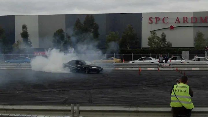 DDDYNO doing a nice skid to show the LS power runs NOS burnout holden  vt ss springnats 2011