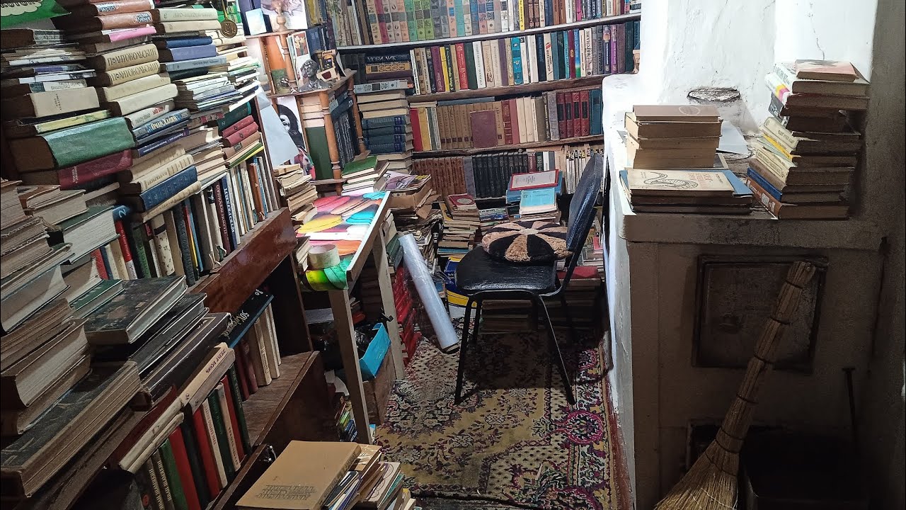 Книги з макулатури. Мали привезти ще, але так і не було.  