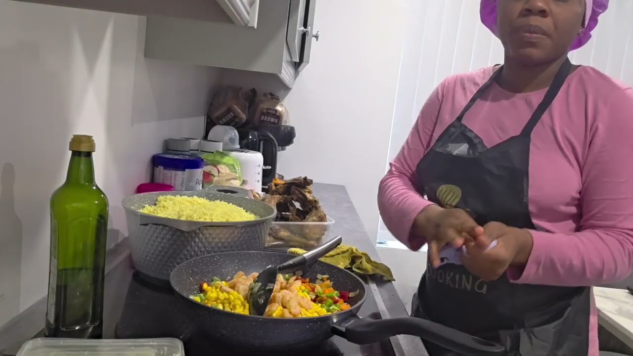 NIGERIAN FRIED RICE WITH CHICKEN ... YUM!