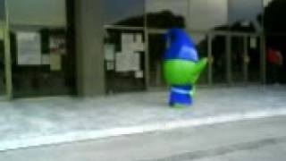 Duende Movistar bailando