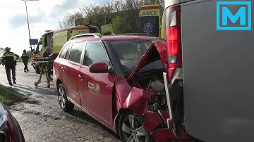 (VIDEO) 25-04-2015 Automobilst gewond na aanrijding achter op touringcar in Breda