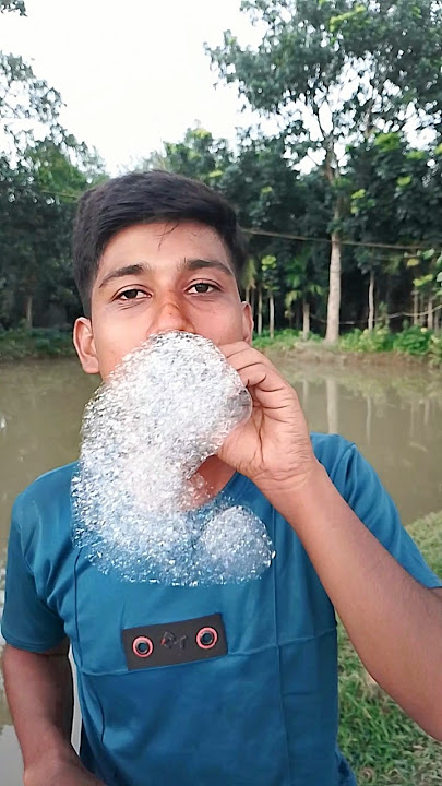 Making bubbles with mud and a boat #outdoors #camping #bushcraft #survival #facts #lifehacks