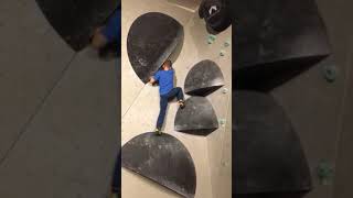 Trying a Nice Boulder problem @klättercentret_telefonplan