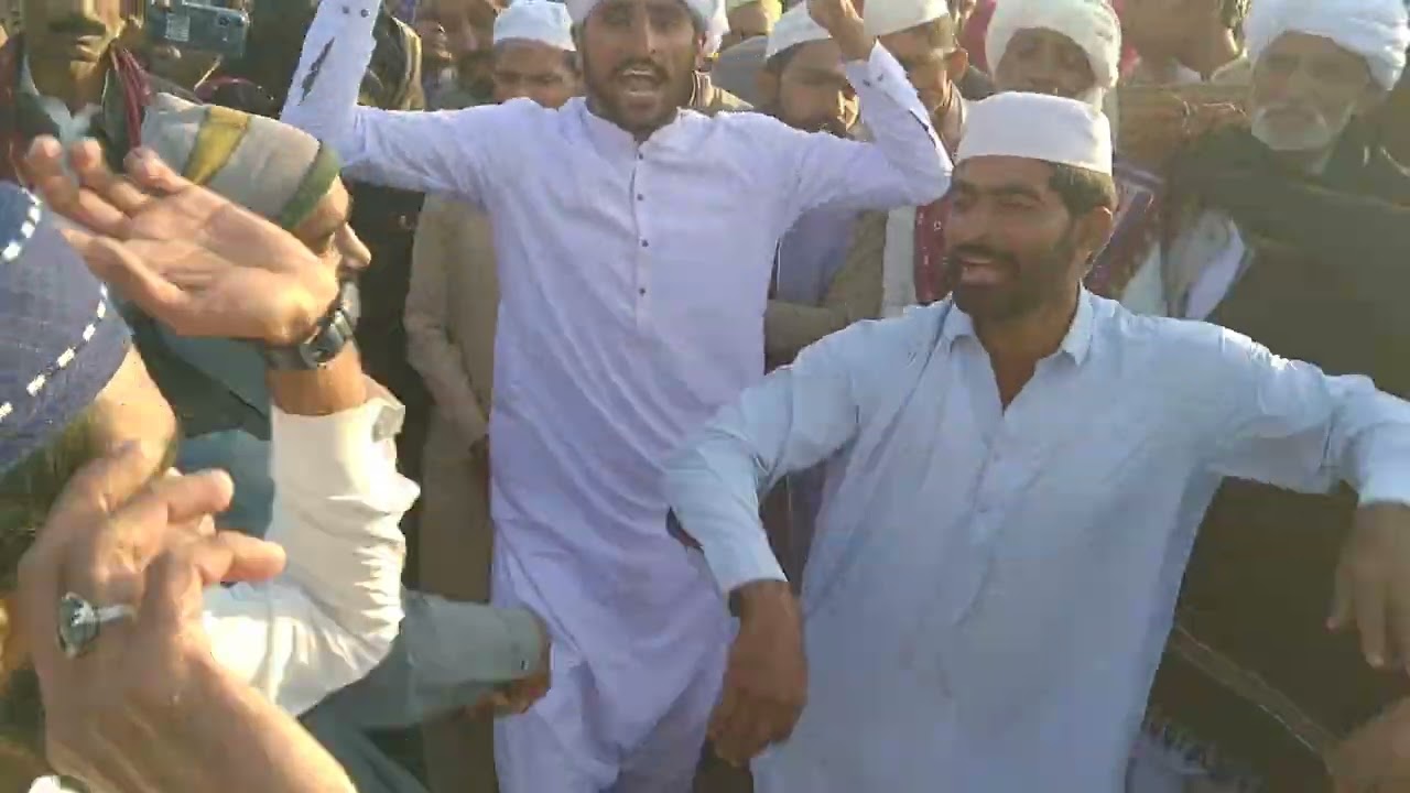 چيف خليفو قادر بخش منگريو جي دعوت ته چونڪي گمھ جا فقير مھر وينجھا سمھ ۽ راڳ جي مظابت ڪندي