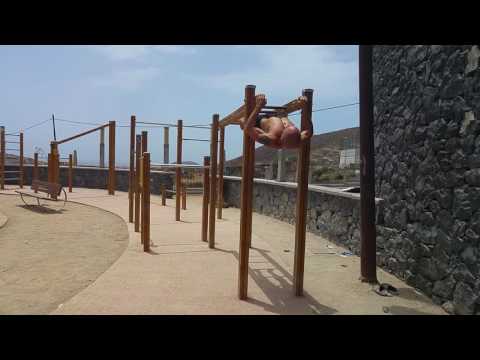 Bodyweight Park Training: Inverted Rows Advanced Version