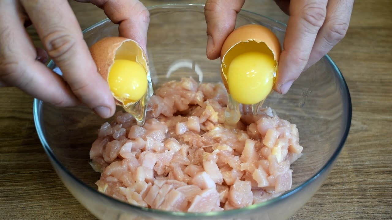 Залить яйцами. Курица налитая яйцами. просто залейте яйцами куриную грудку / быстро, вкусно и очень нежно.