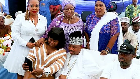 See How ,Iya Ibadan,Yetunde Wunmi,Madam Saje, Others Snap With MC Oluomo On His Birthday