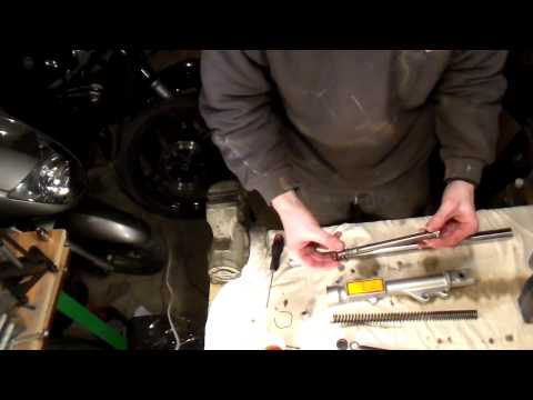 Как поменять сальники вилки на мотоцикле YAMAHA YBR 125