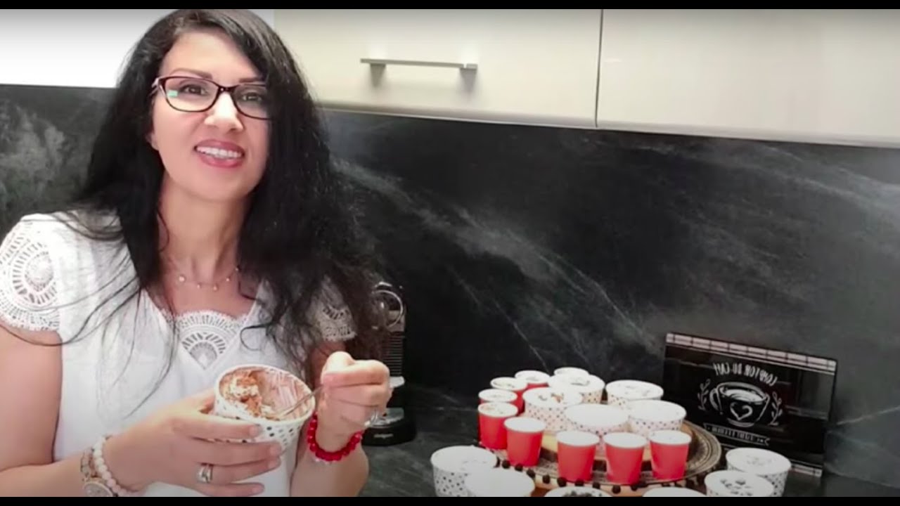 Glace Avec Plusieurs Parfums Et Texture Comme Celle Du Commerce