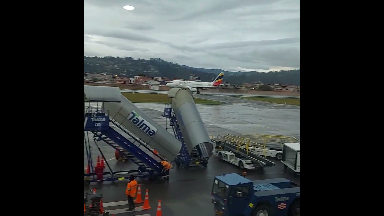 Latam Airlines Ecuador - Landing in Cuenca