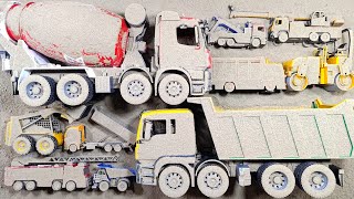 Download Lagu Find Buried Toy Cars and Clean Up Large Concrete Mixer Trucks, Large Sand Trucks, Skid Loaders MP3