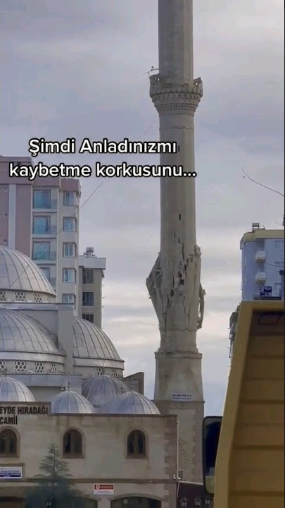 Adana'da deprem sırasında cami yıkıldı